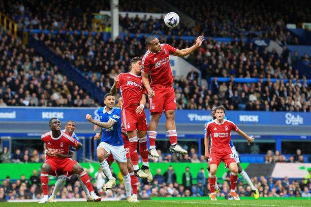 形中场的核 形中场的核